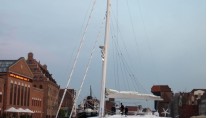 IN THE WIND - In port
